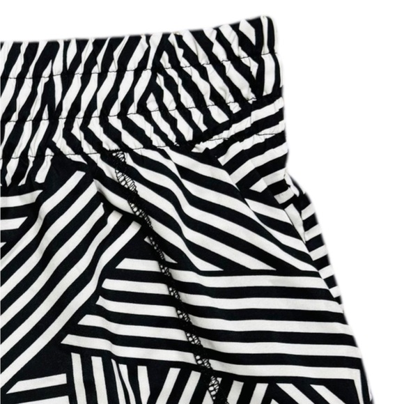 Athletic Works Black and White Patterned Women's Shorts - Picture 11 of 13